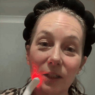 Le masseur Aube en mode lumière verte sur le visage
